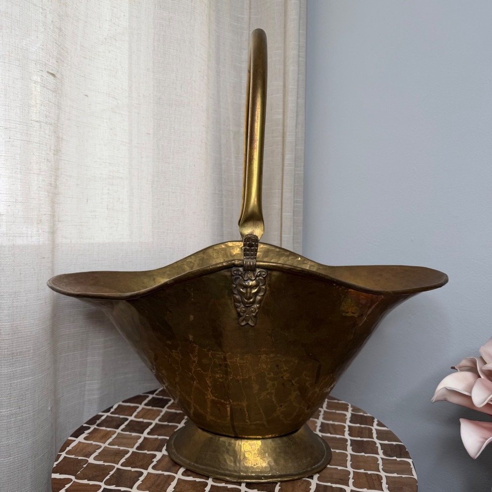 Vintage Hammered Brass Lion Head Coal Scuttle Bucket‎ Basket 19"x12" 3lbs 8oz
